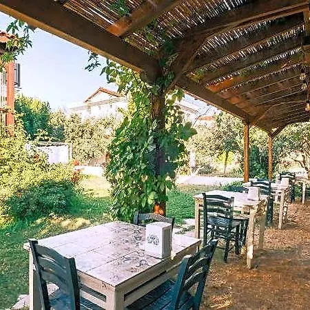 K Paralia فندق بوزجادا